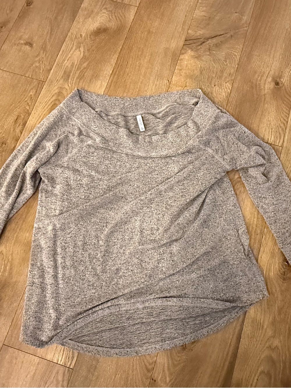 Z SUPPLY; Women's Off-the-Shoulder Heather Gray Long-Sleeve; super stretchy